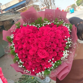 Heart shape arrangment roses bouquet